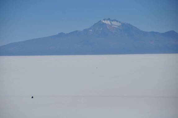 O vulcão Tunupa visto da Isla Icahuasi, no Salar de Uyuni, na Bolívia